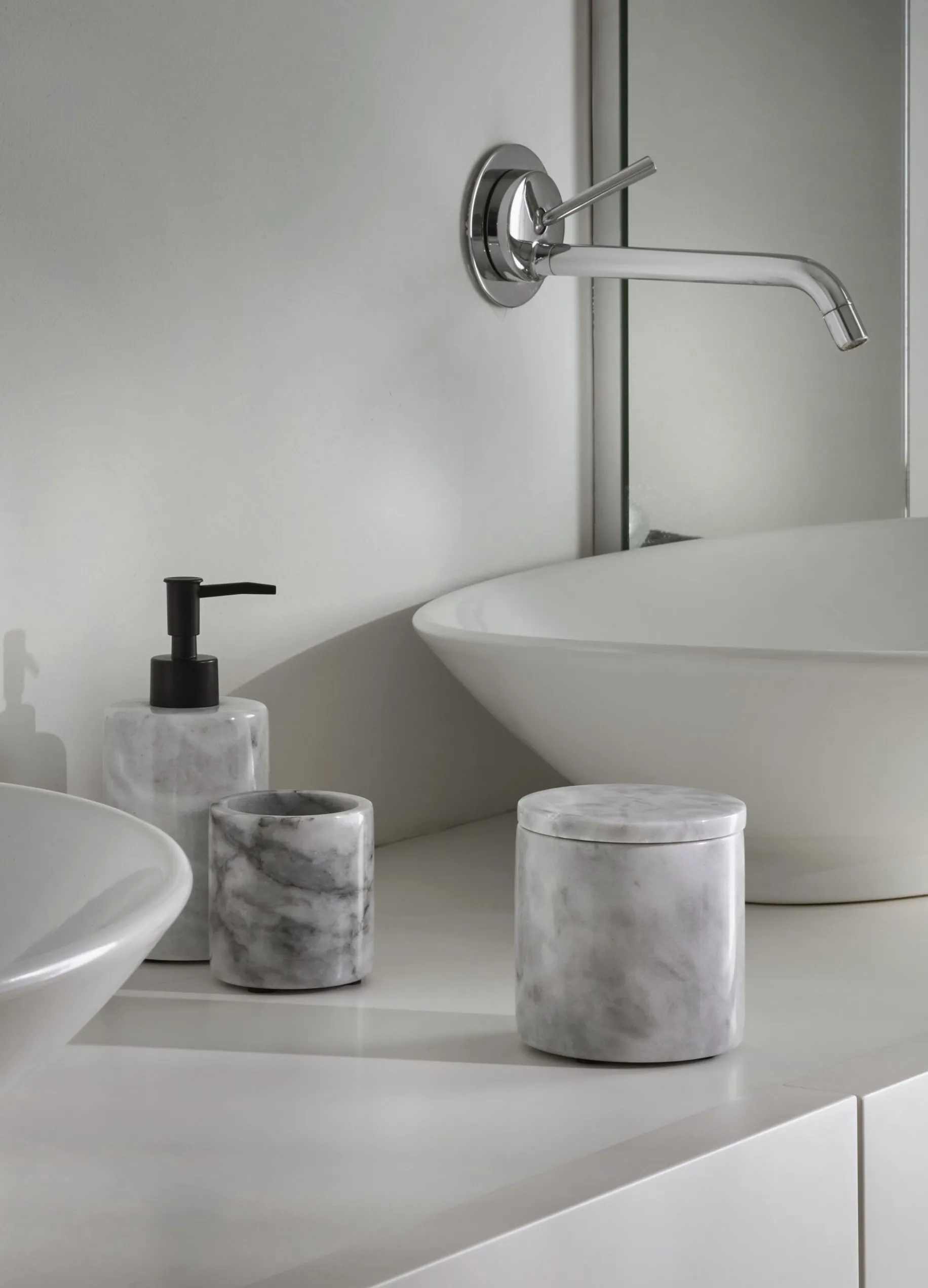 Contenitore in marmo da bagno