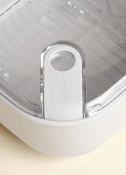 Contenitore per alimenti con doppio coperchio