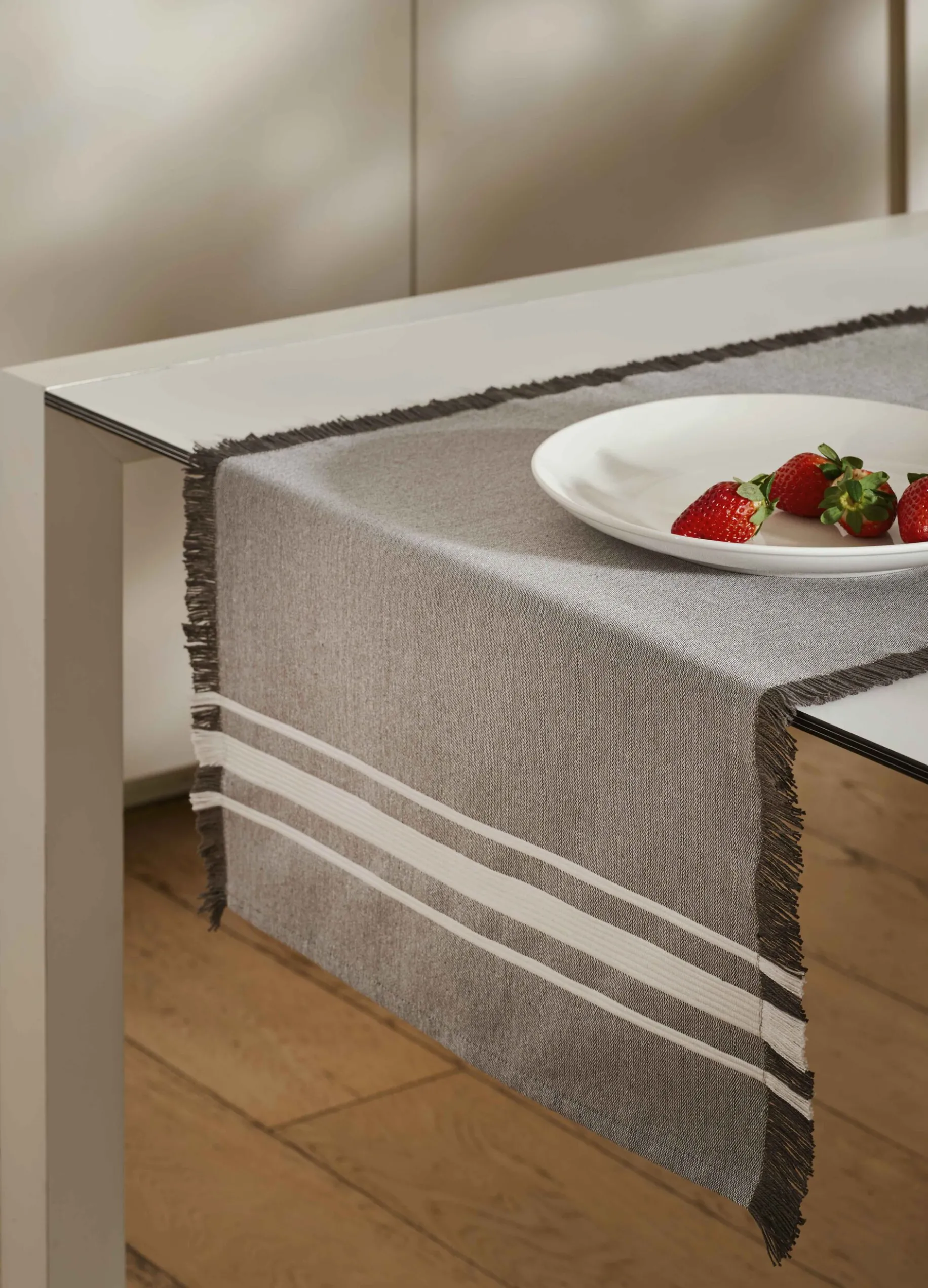 Runner in cotone con frange