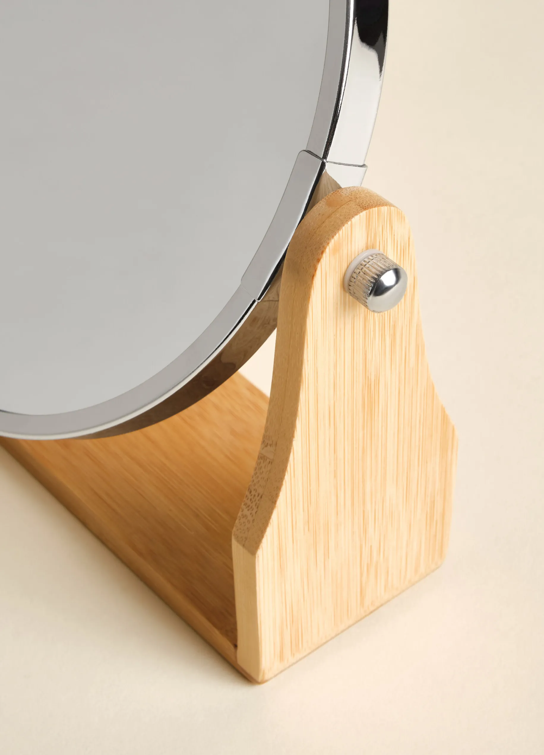 Specchio rotondo con base in bamboo