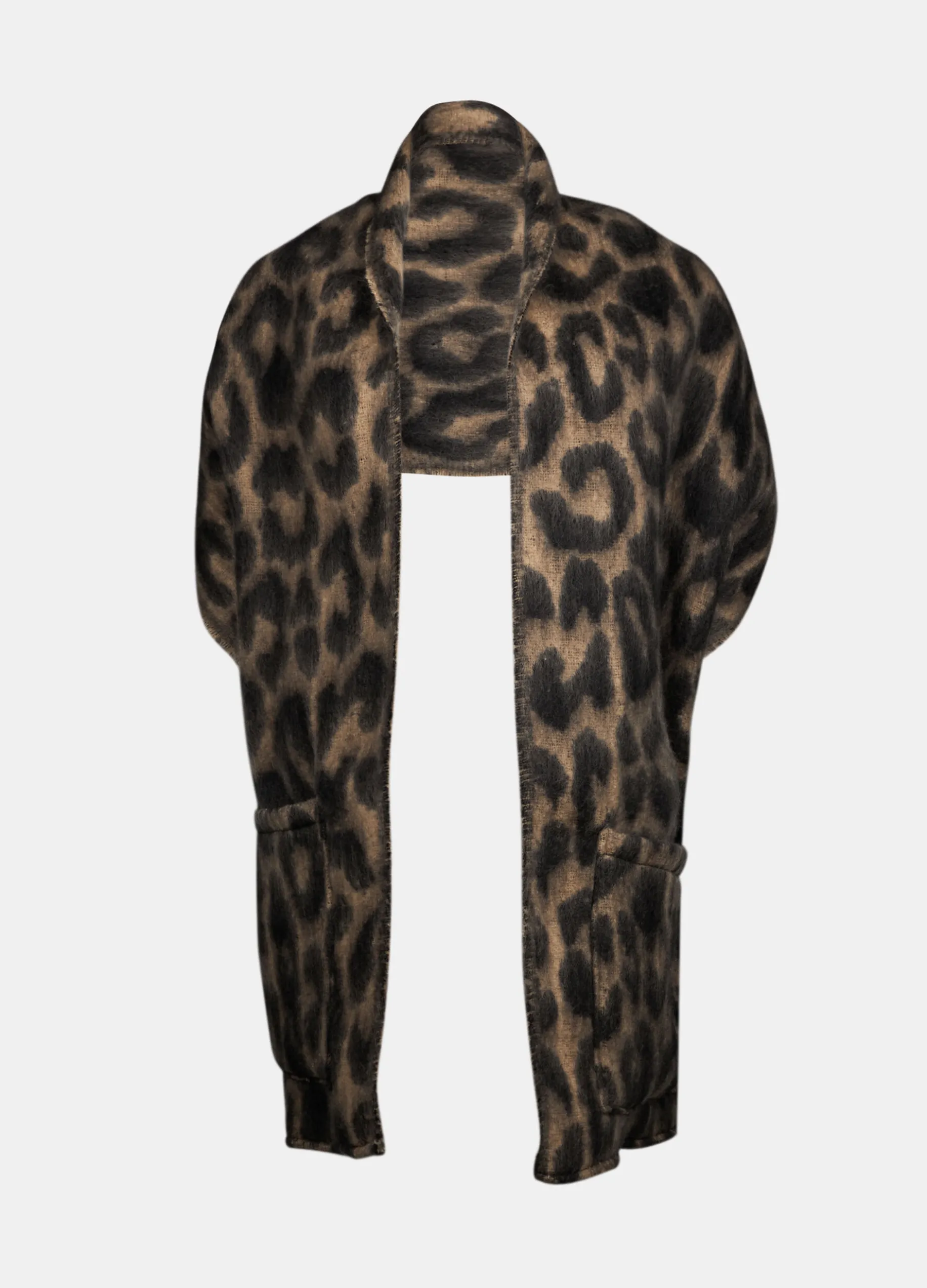 Stola plaid leopardata con tasche