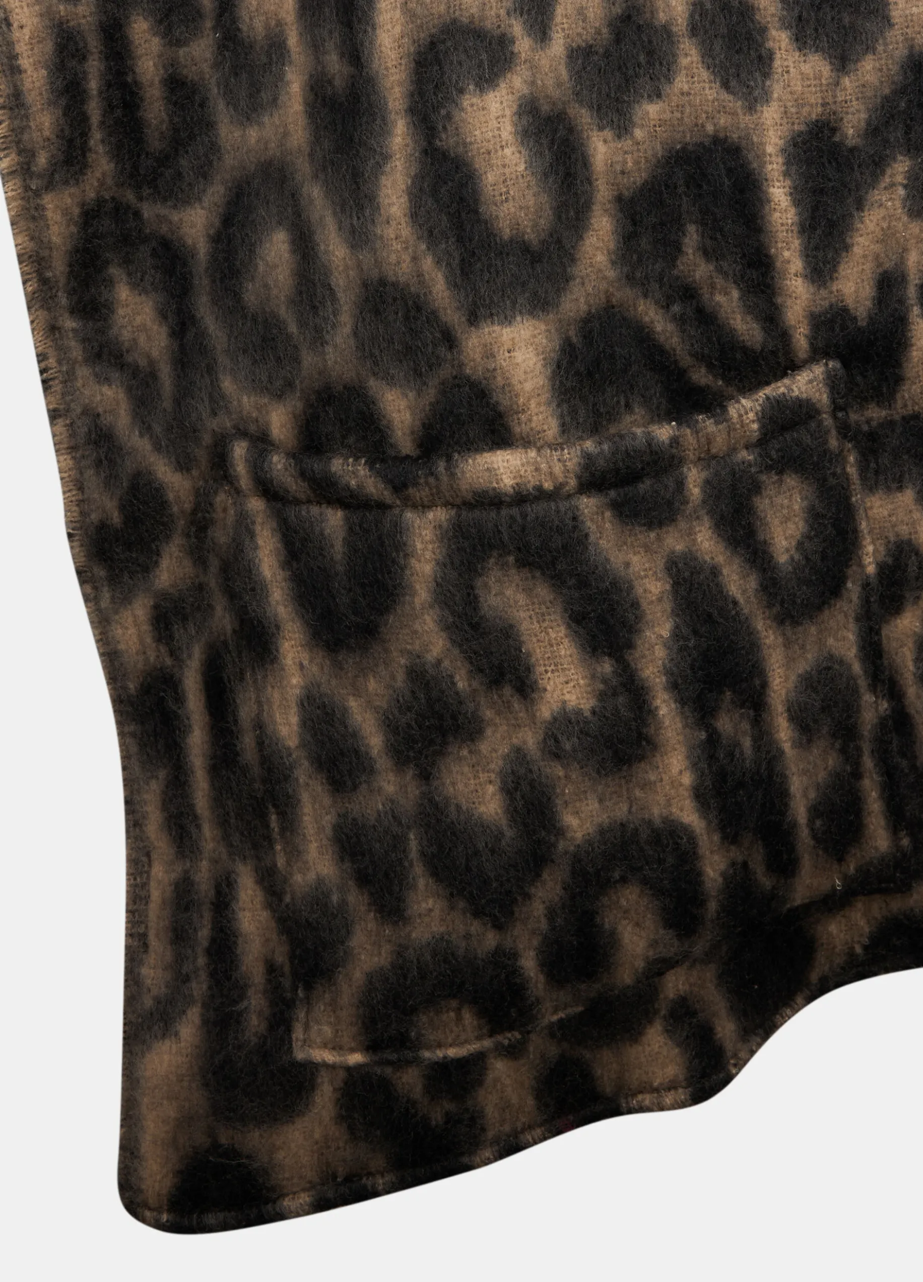 Stola plaid leopardata con tasche
